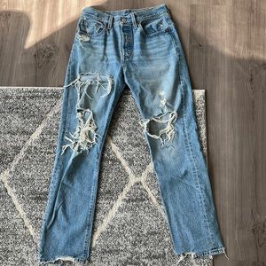 Women’s Distressed Levi’s 501